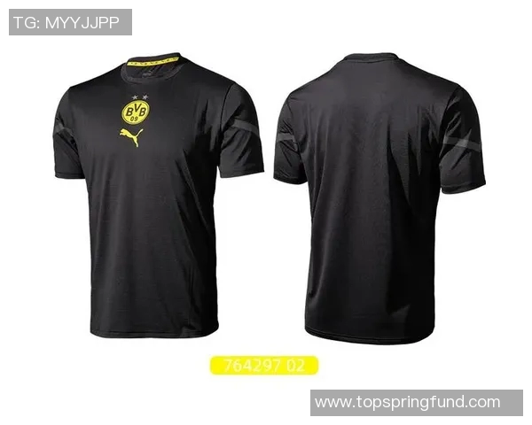 足球明星训练外套品牌推荐助你提升运动表现与时尚感